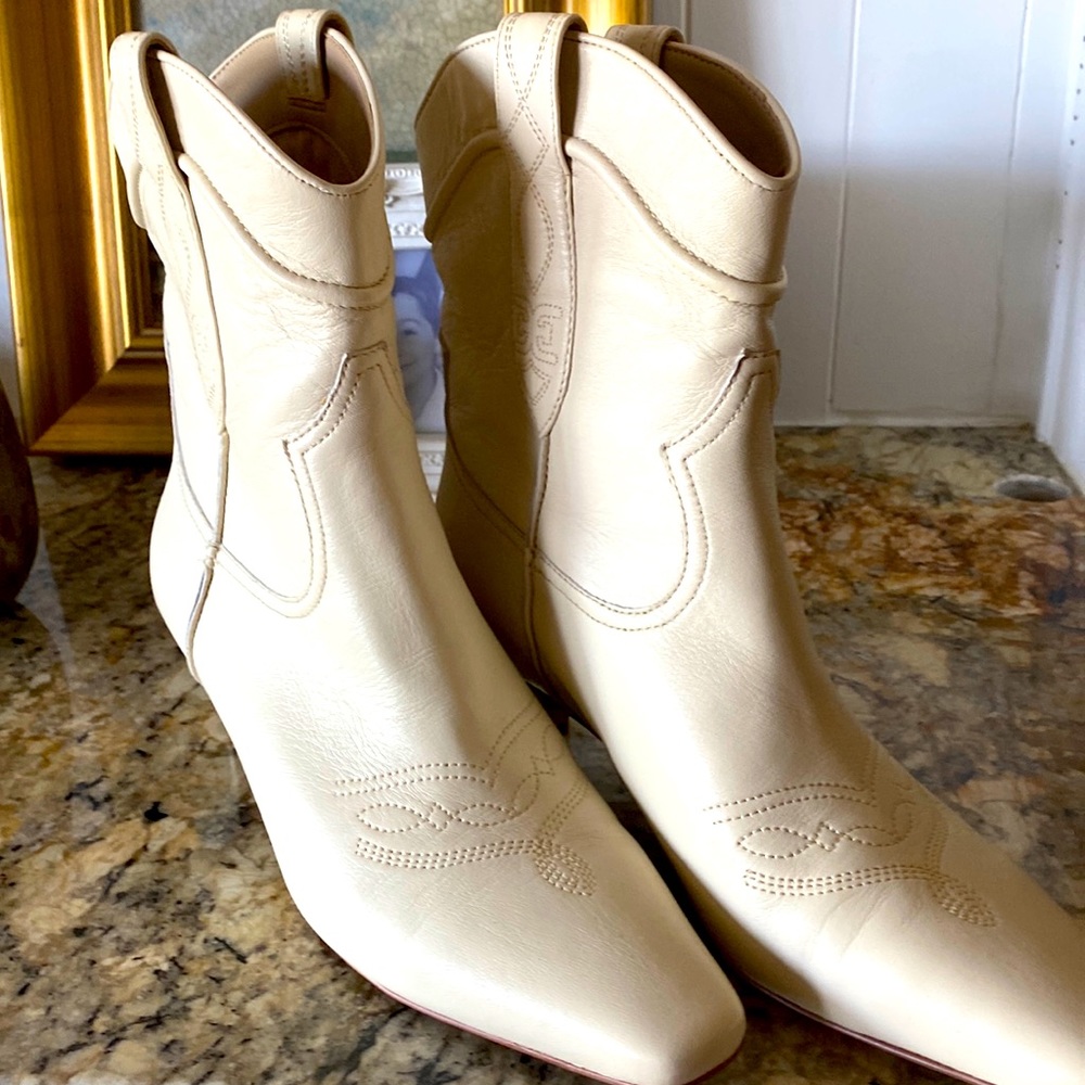 Brand new, never worn the sold out white Sam Edelman boot